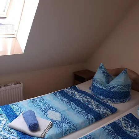 Zum Faesschen Otel